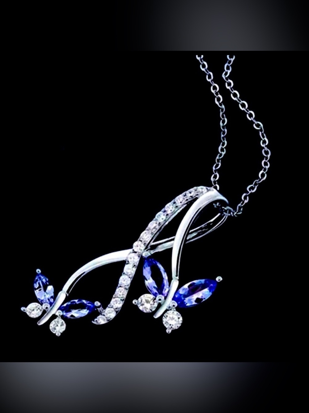 Tanzanite Butterfly Necklace
Pendant + 925 Sterling Silver Chain
Great Gift Idea